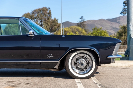 1964 Buick Riviera Photo