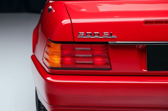 Mercedes 500SL Logo Photo