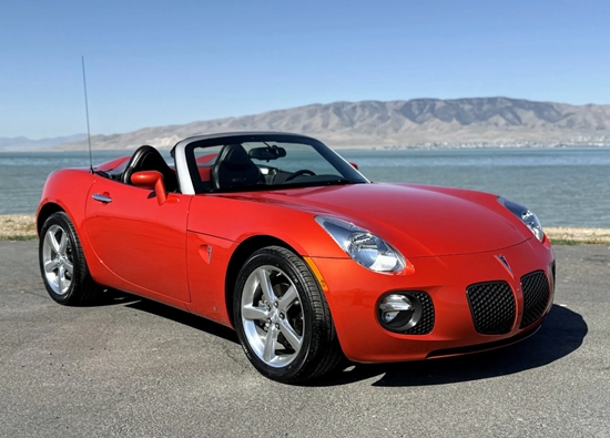 Pontiac Solstice Photo